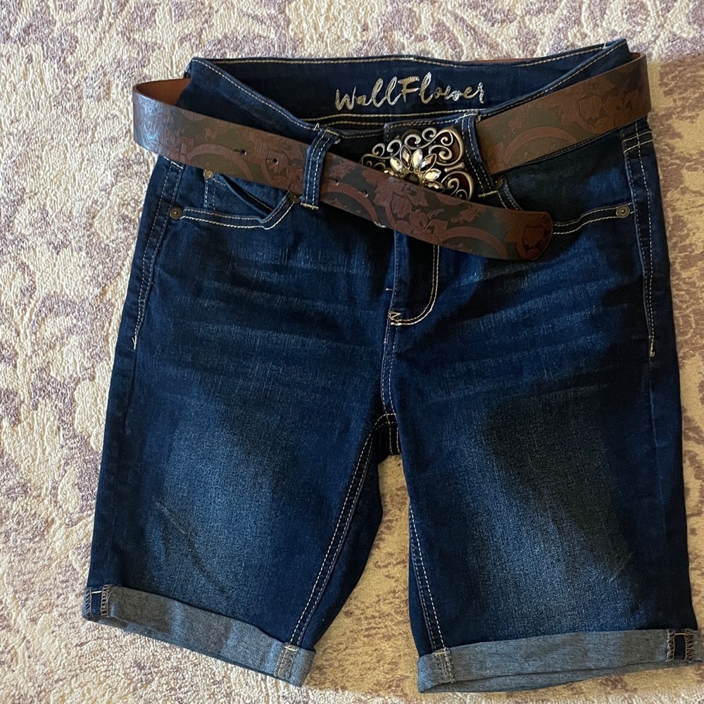 Wallflower Bermuda Short Denim Dark. Size 7